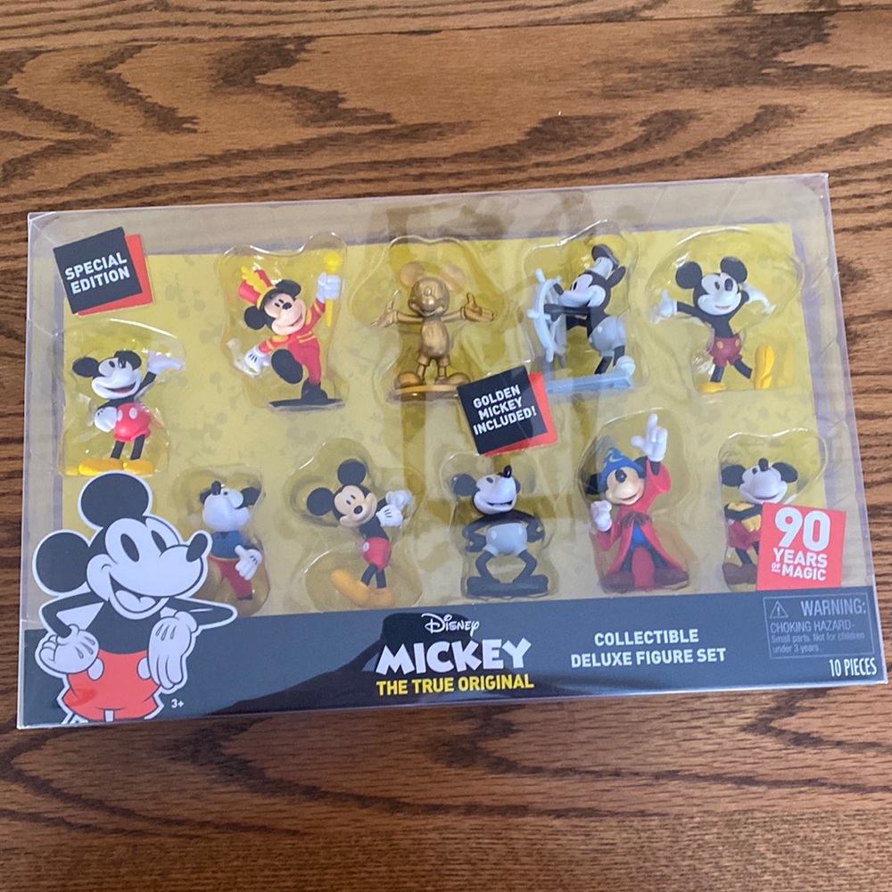 Collectible Mickey Deluxe Figure Set
